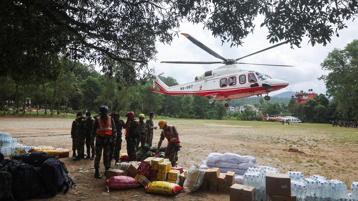 Nepal Sel Felaketi: Ölü Sayısı 900'ü Aştı, Kurtarma Çalışmaları Sürüyor