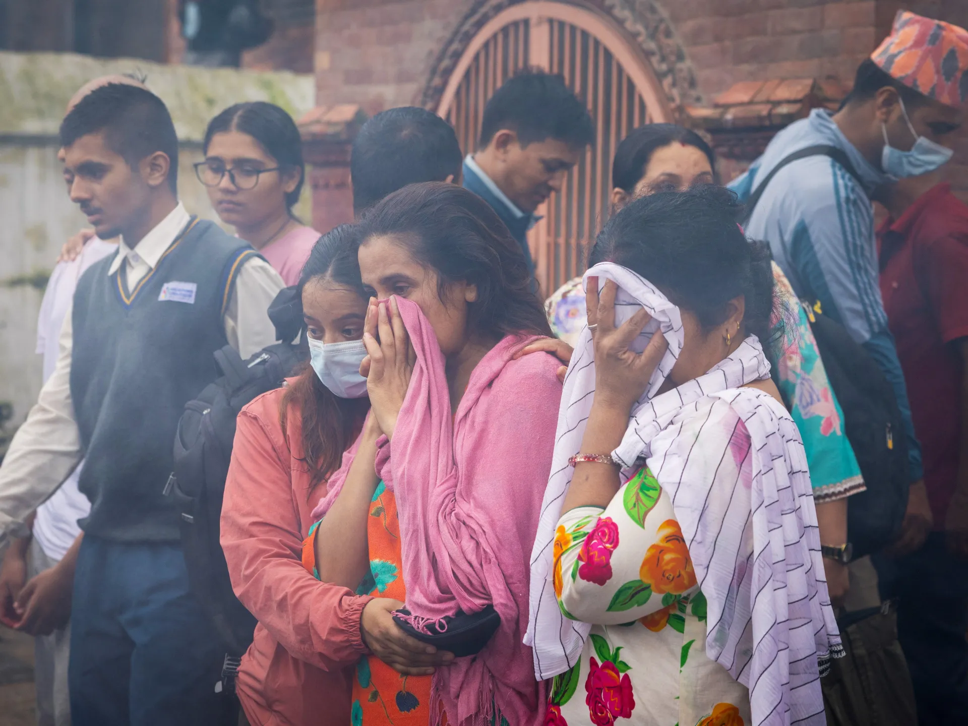 Nepal'de Sel Kurbanlarının Yakınları Cesetsiz Kremasyon Yaptı