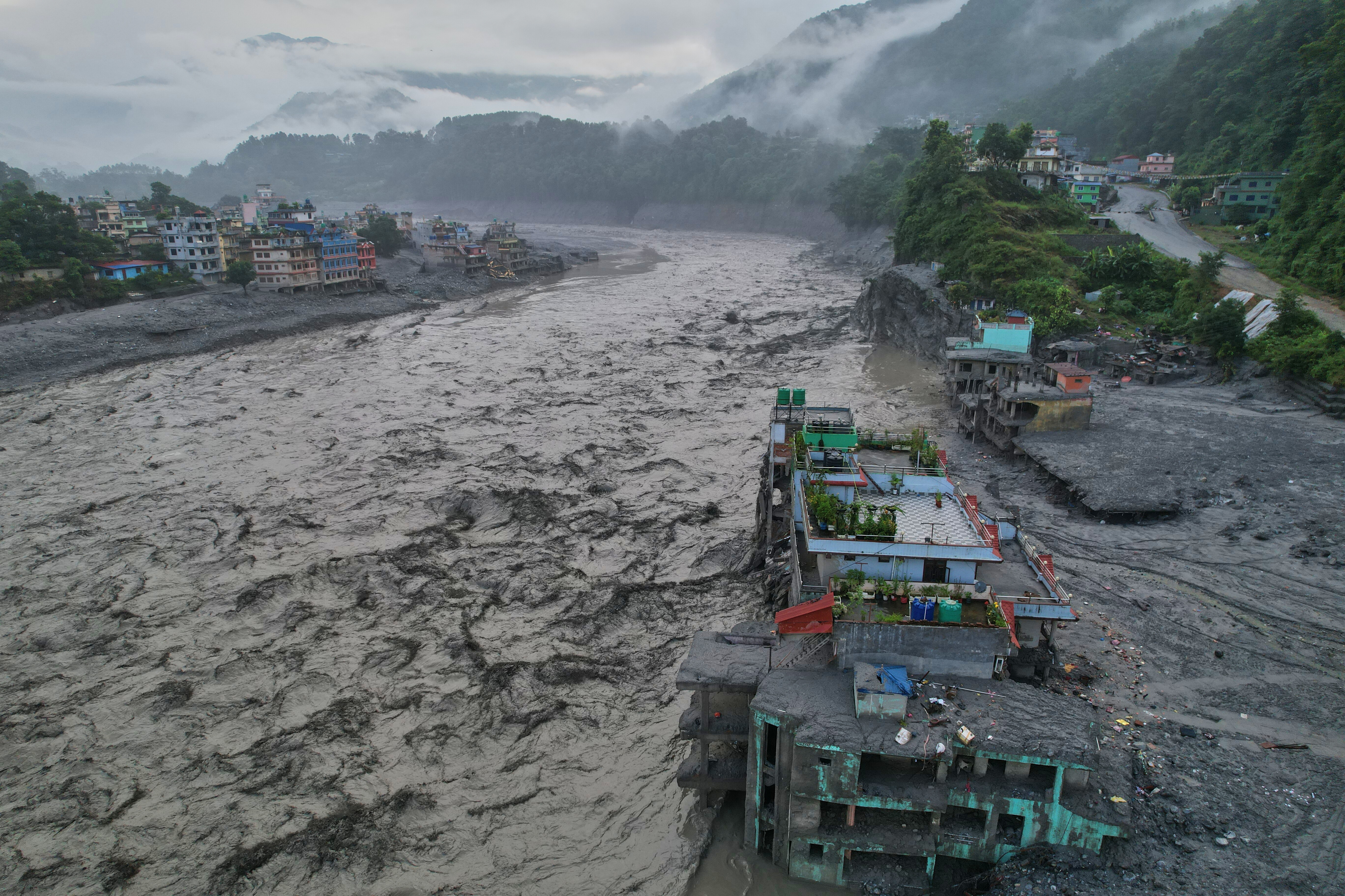 Nepal'in sel yardımını kabuldeki isteksizliği mercek altında