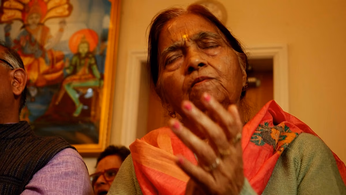 Nepal'deki selde kaybolan Londralı Hindu tapınağı üyeleri için dua