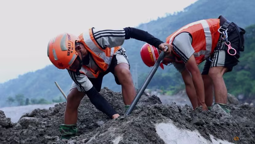 Nepal-Tibet depremi: Singapur kimlik tespit ekipleri gönderiyor
