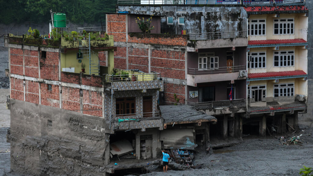 Nepal-Tibet Sel Felaketi: Ölü Sayısı 600'ü Geçti, 2.500 Kişi Kayıp