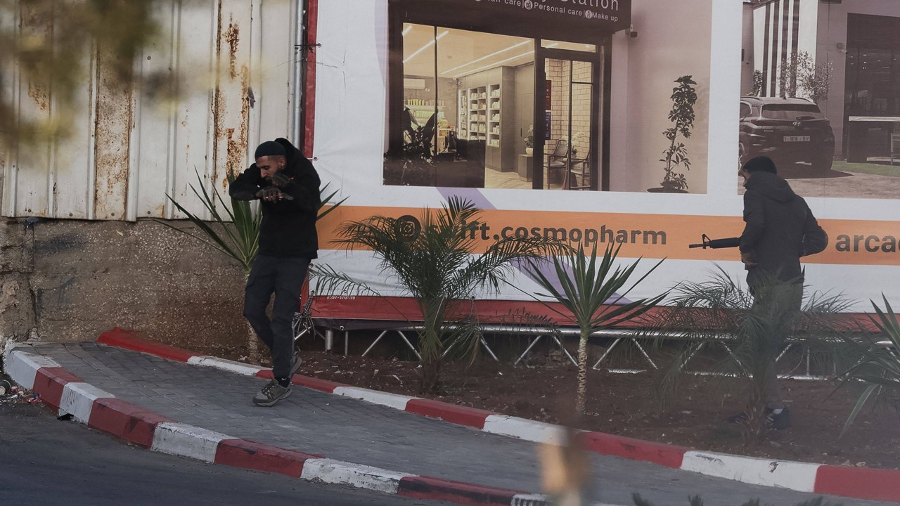 Netanyahu Batı Şeria'yı kapattı: Seçim öncesi gerginlik