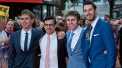 Netflix, Inbetweeners filmini onayladı: Orijinal kadro geri dönüyor