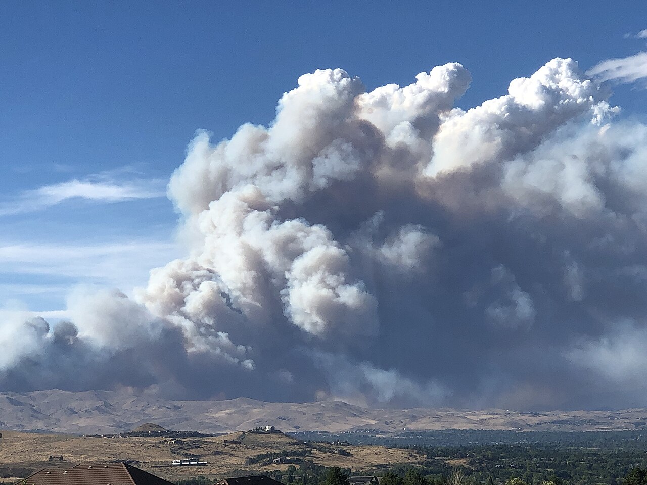 Nevada'da hızla yayılan orman yangını binlerce kişiyi evlerinden etti