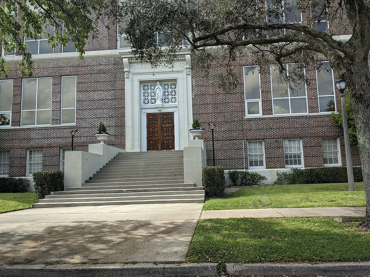 New Orleans Cizvit Lisesi, tecavüz iddialarını yedi haneli tazminatla kapatıyor