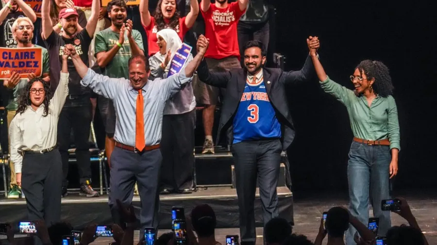 New York'ta Demokrat Sosyalistler ve İlericiler Ön Seçimde Kapışıyor