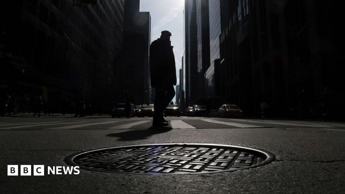 New York'ta kanalizasyondan çıkan iki kişi gözaltına alındı