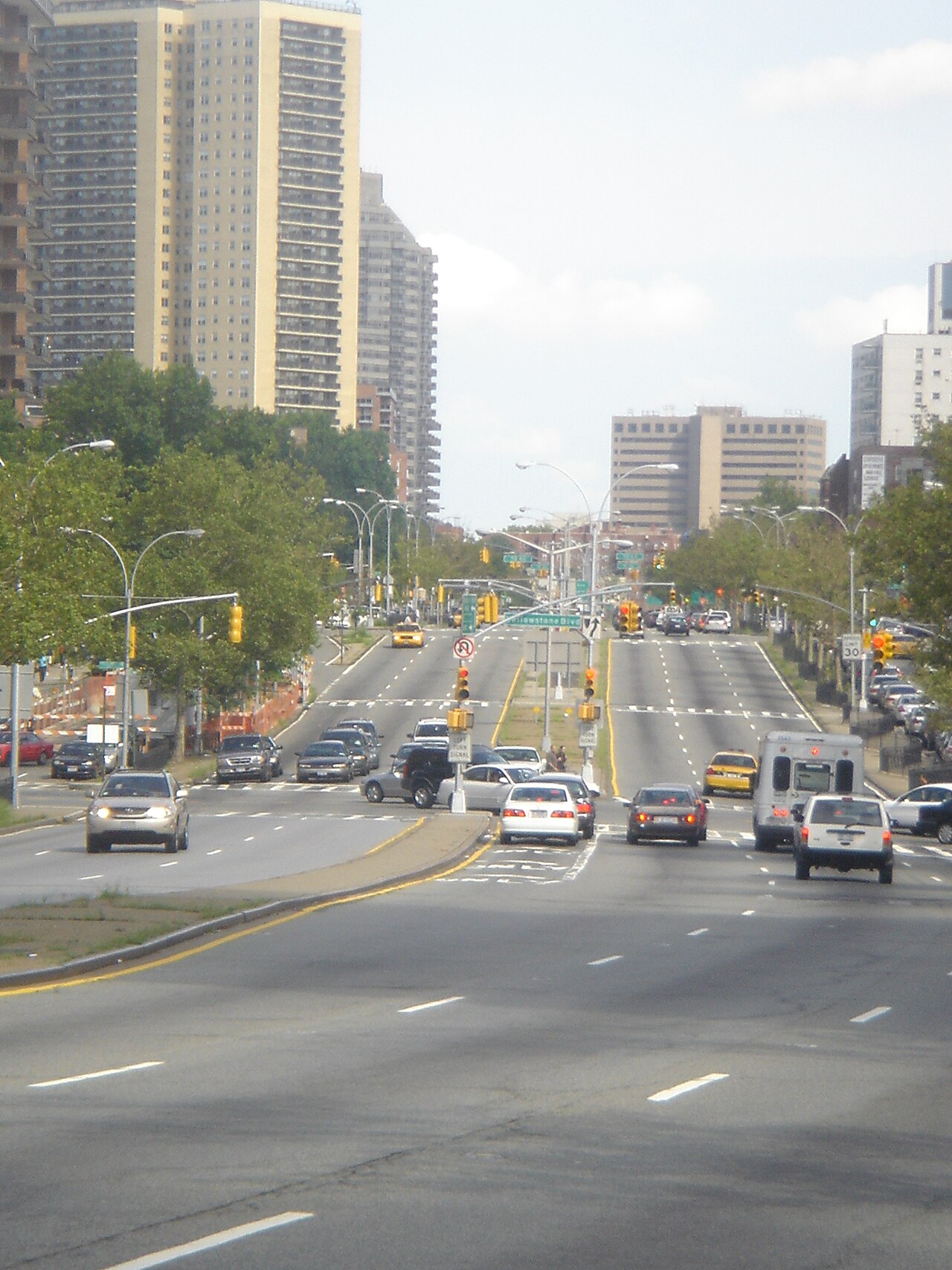 New York'ta Korkunç Kaza: Long Island'da 2 Ölü, 20 Yaralı