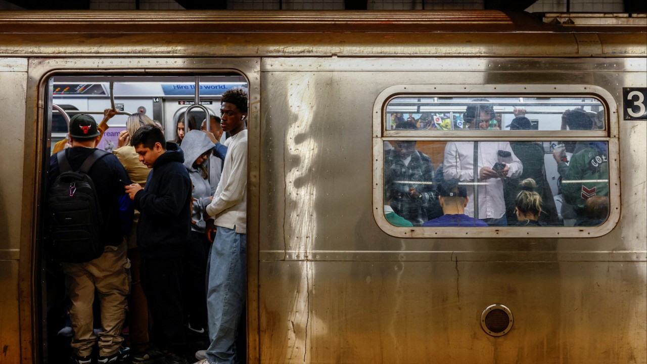 New York metrosunda korkunç ölüm: Çanta kapıya sıkıştı, adam sürüklendi