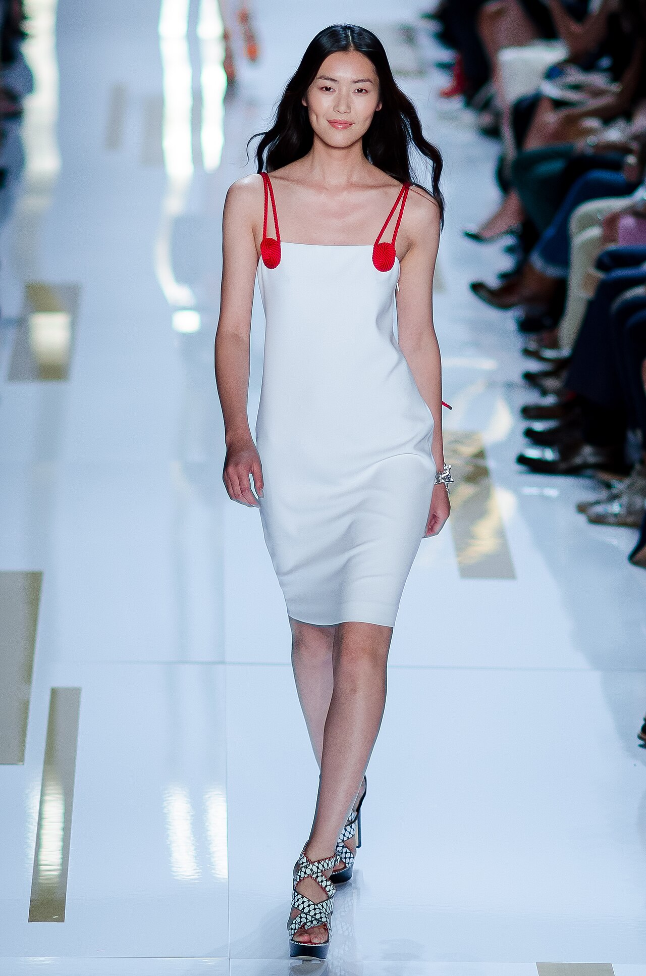 New York Moda Haftası'nda Modernizm Rüzgarı: Calvin Klein'a O'Keeffe İlhamı