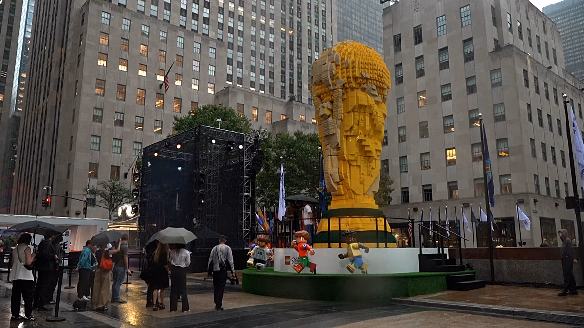 New York'ta 1.36 Milyon Lego ile Dev Kupa