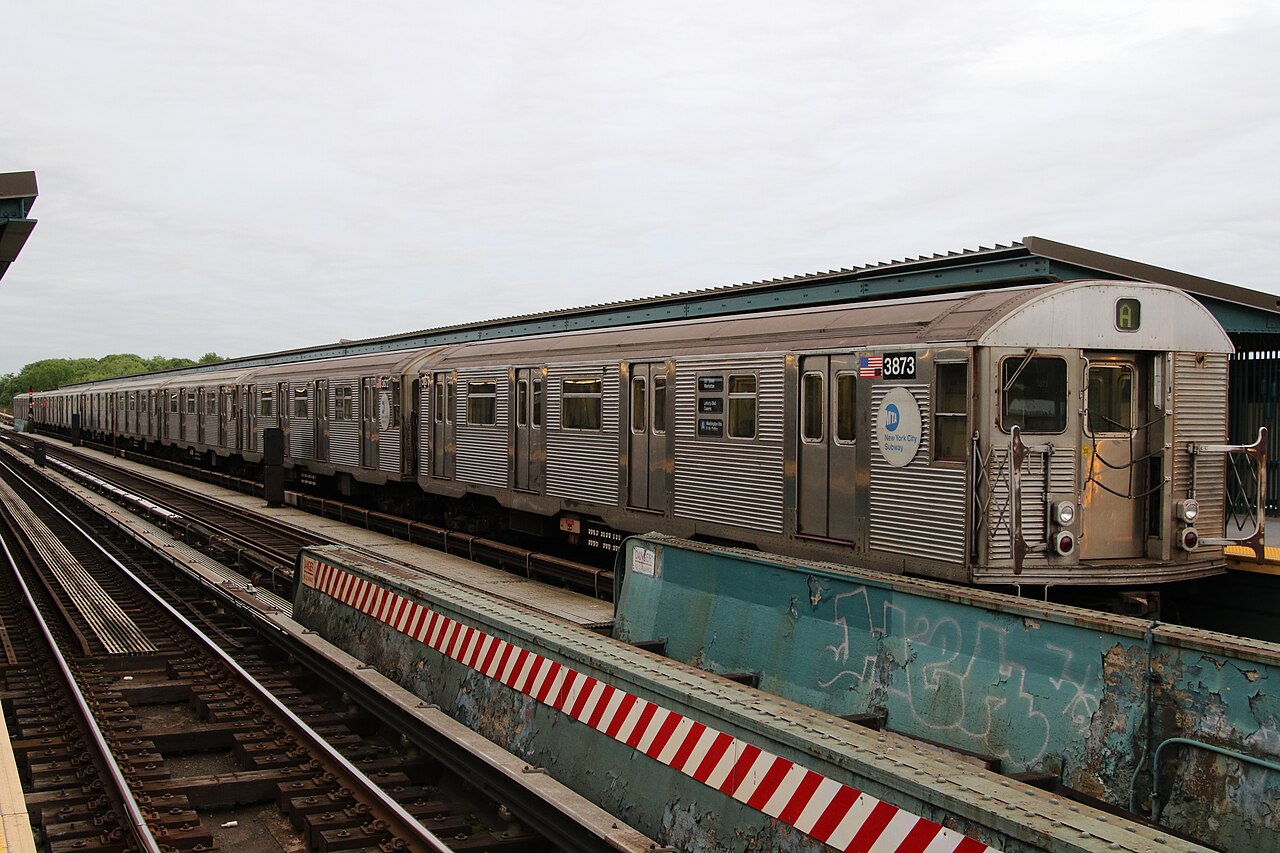 New York'ta Eski Metro Tabelaları ve Koltukları Açık Artırmada