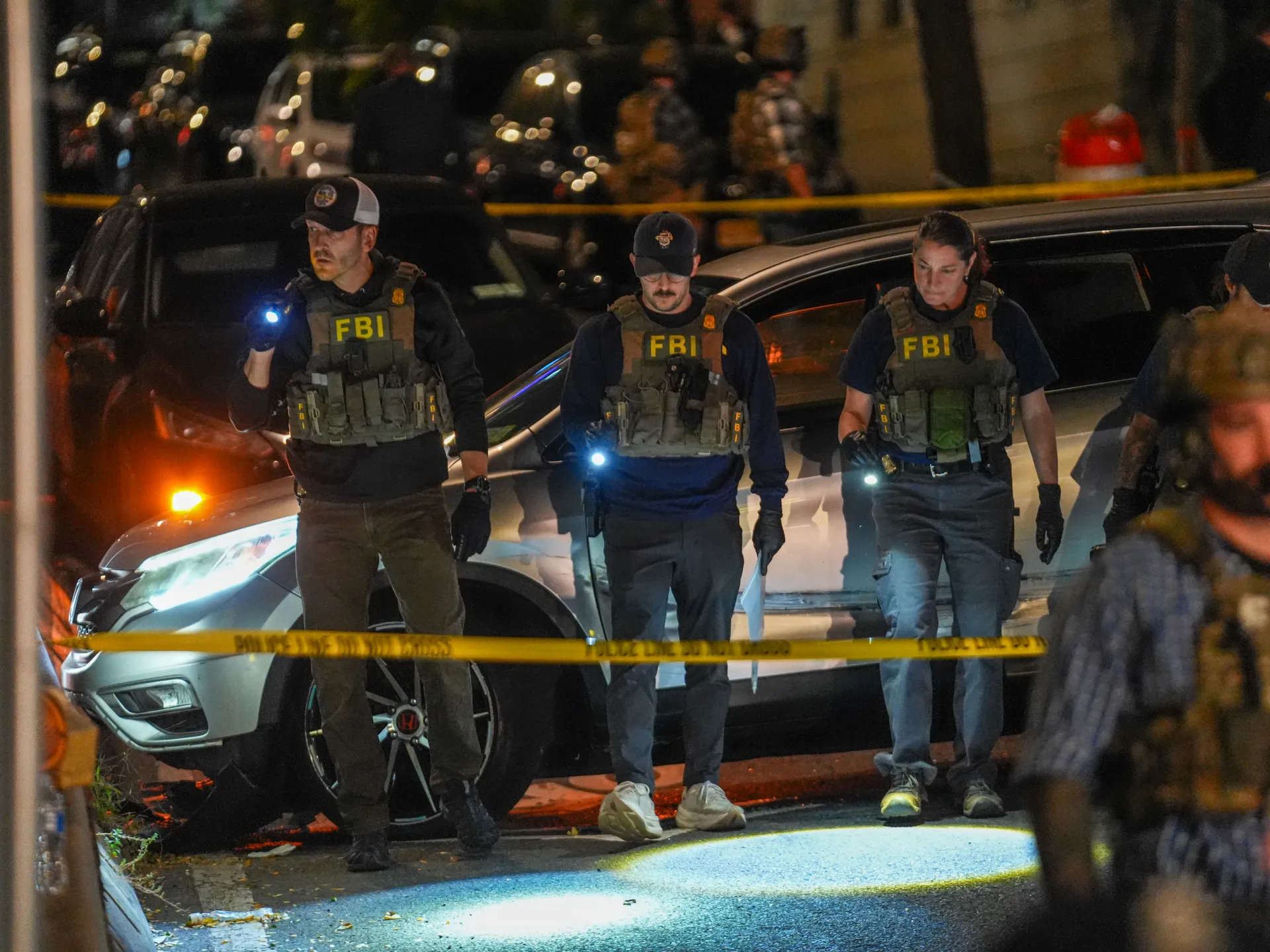 New York'ta ICE Ajanı Araçta Ateş Açtı: 5 Yaşındaki Çocuk Araçta