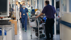 NHS'de her gün yaklaşık 3 bin hasta koridorda tedavi ediliyor