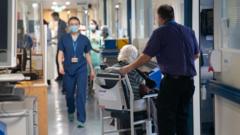 NHS'te Zorlu Kış Uyarısı: Sağlık Bakanı'ndan 140 Milyon Sterlinlik Acil Bakım Yatırımı