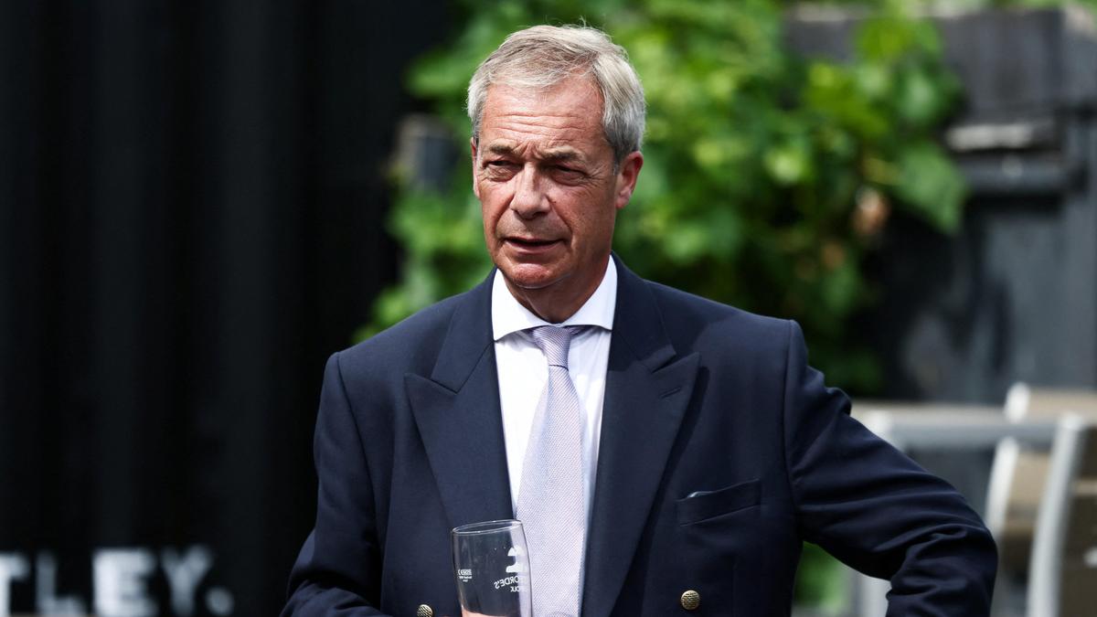 Nigel Farage: İngiliz siyasetinin kalıcı ismi