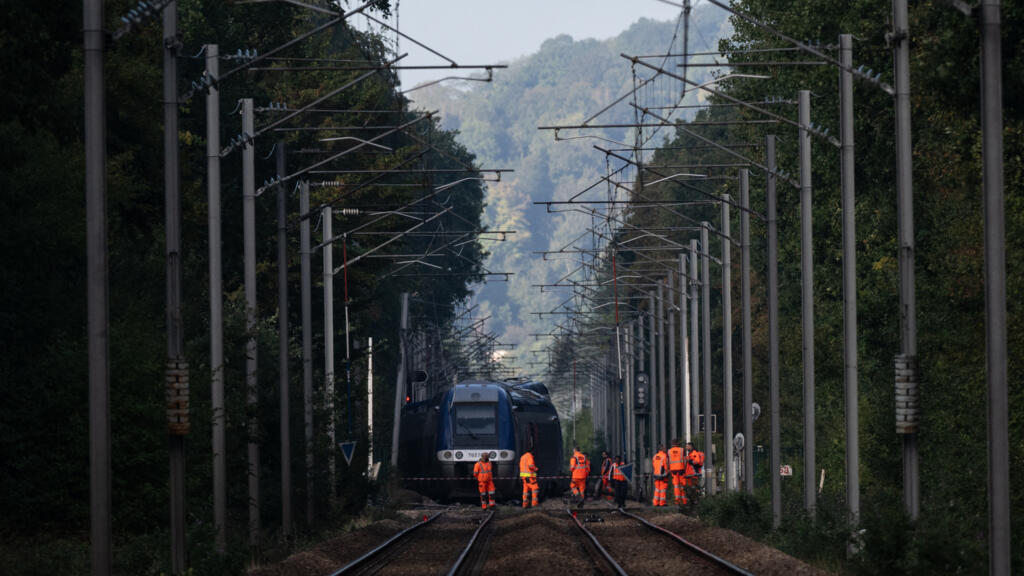 Normandiya'da Tren Raydan Çıktı: Soruşturma Ray Parçasına Odaklandı