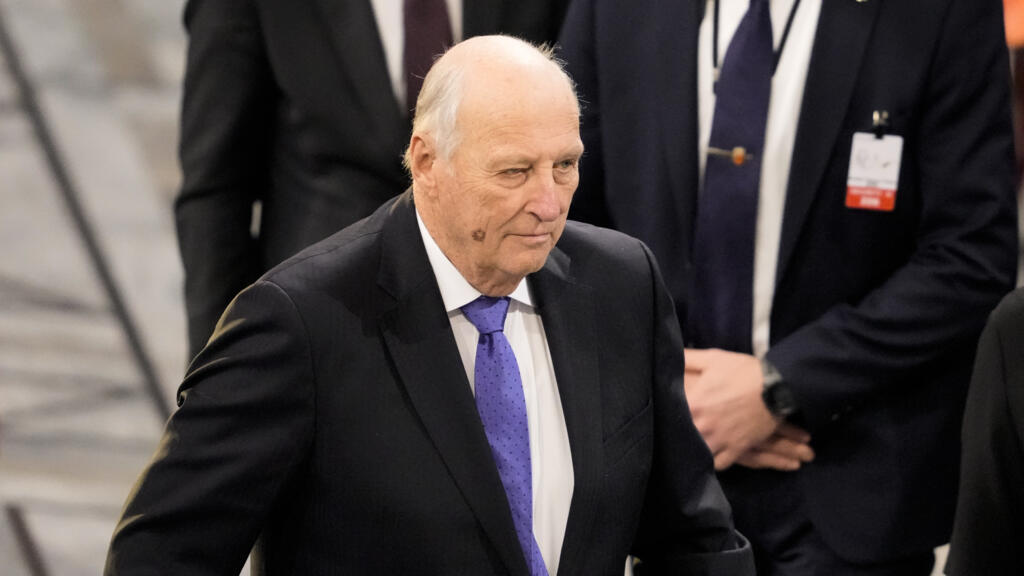 Norveç Kralı 5. Harald'ın vefatının ardından Veliaht Prens Haakon tahta hazırlanıyor