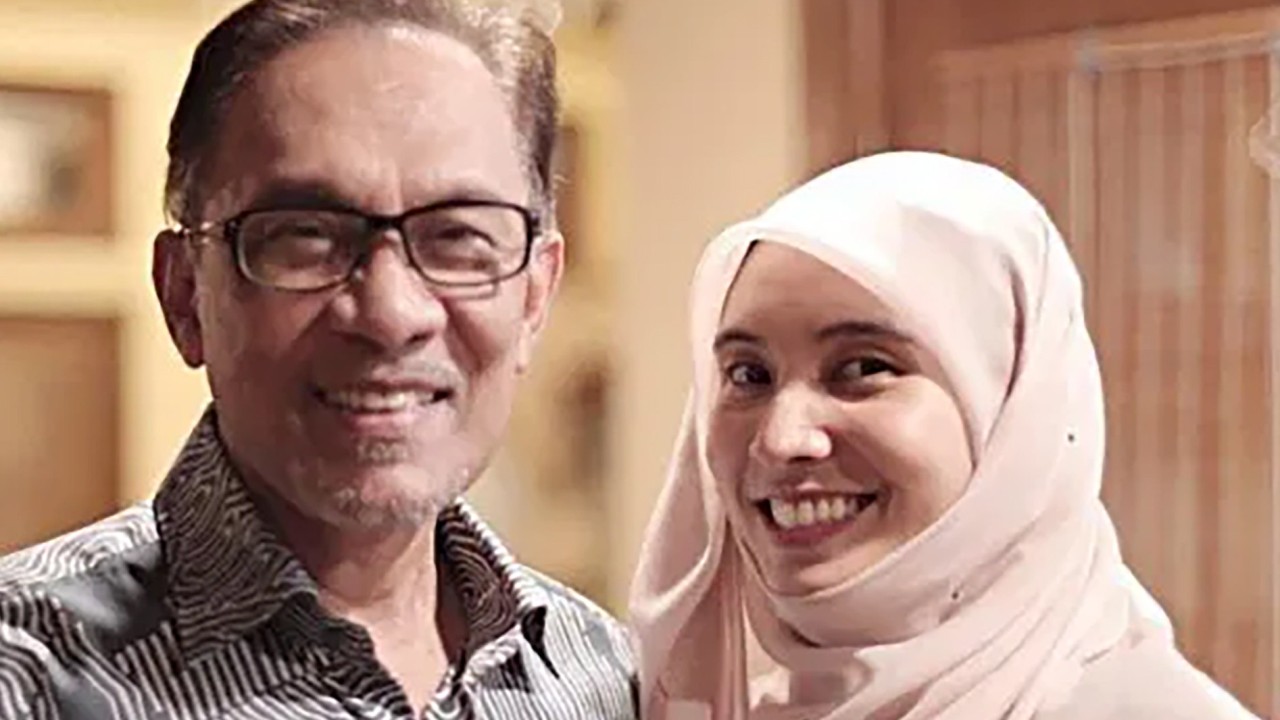 Nurul İzzah'ın PKR'dan Ayrılışı Anwar'ın Liderliğini Sorgulatıyor