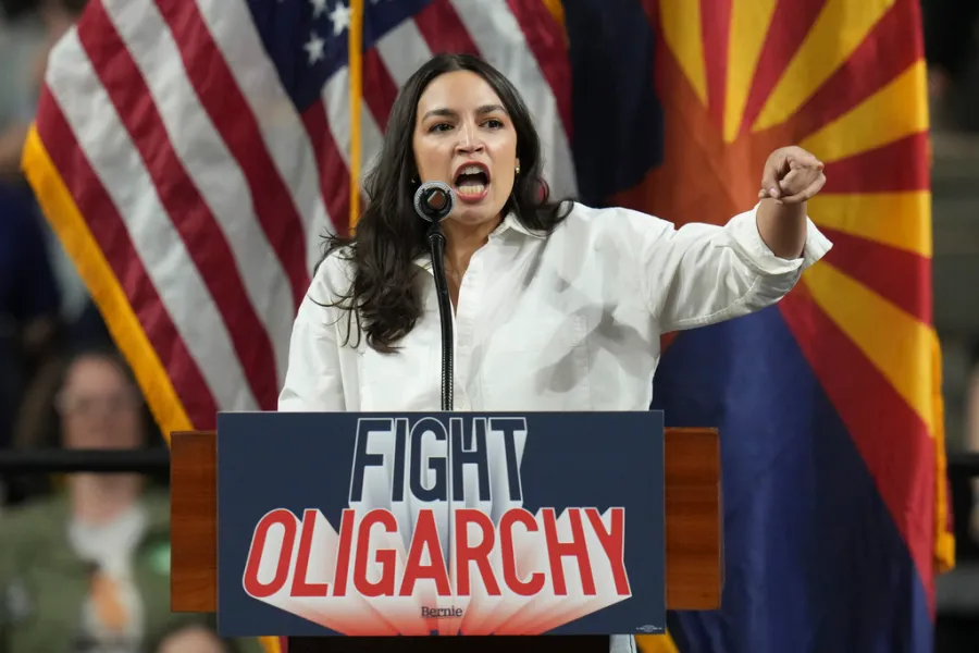 Ocasio-Cortez, Obama'nın çok ırklı seçmen koalisyonunu yeniden kuruyor