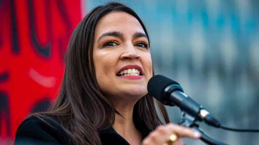 Ocasio-Cortez: Yeni nesil ilericiler hiçbir efendiye cevap vermeyecek