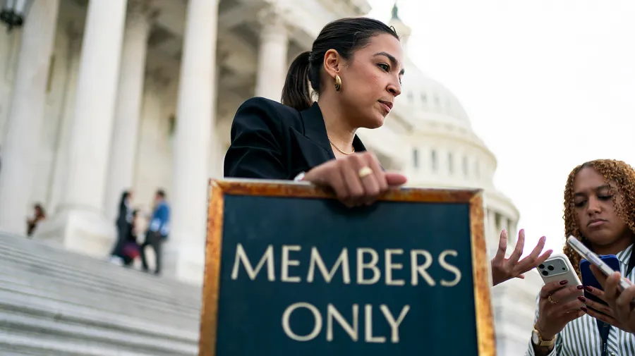 Ocasio-Cortez'in yumurta dondurma kararı sağcıları kızdırdı, kadınlardan övgü aldı