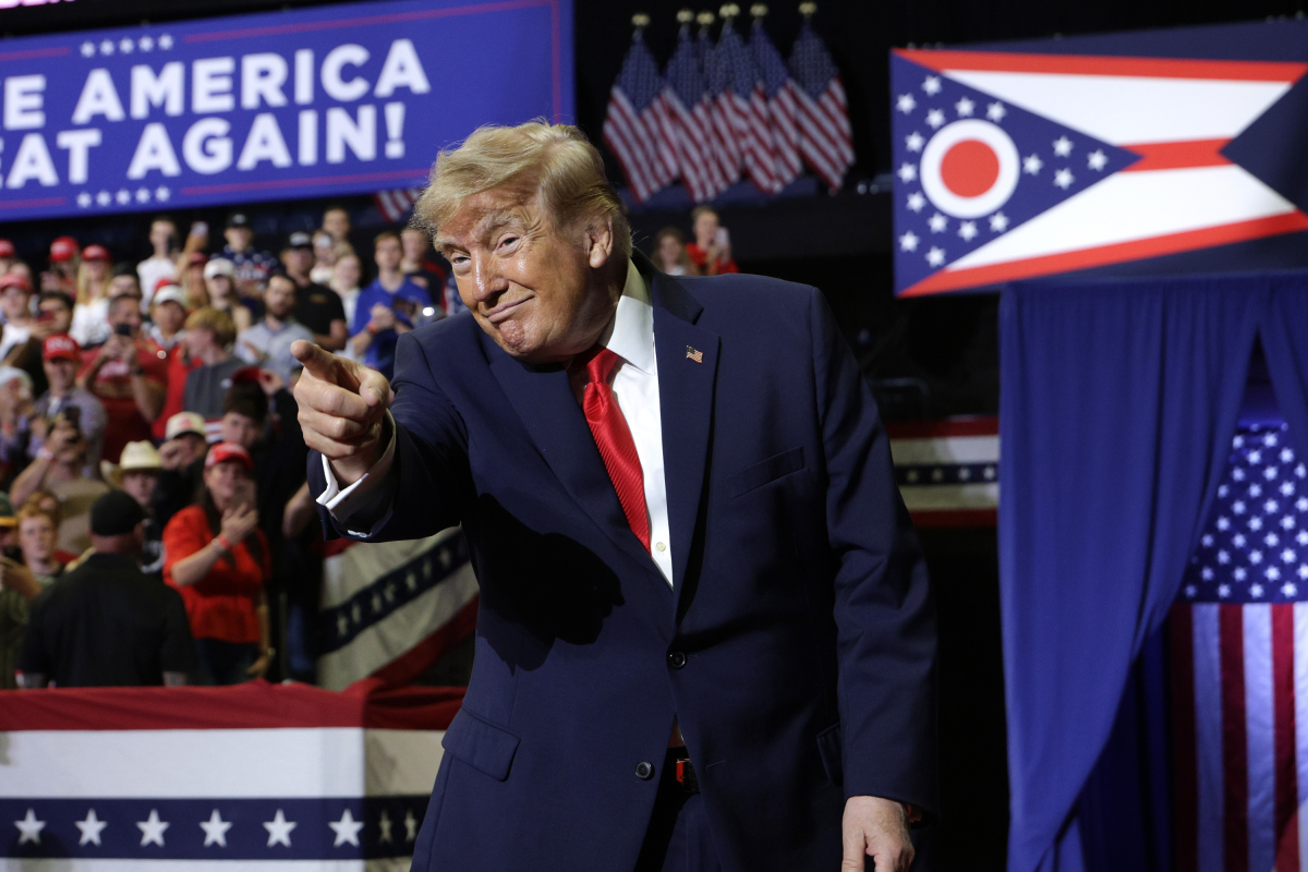 Ohio'da Trump Mitinginde Kadın Protestocuya Yumruk: Soruşturma Başlatıldı