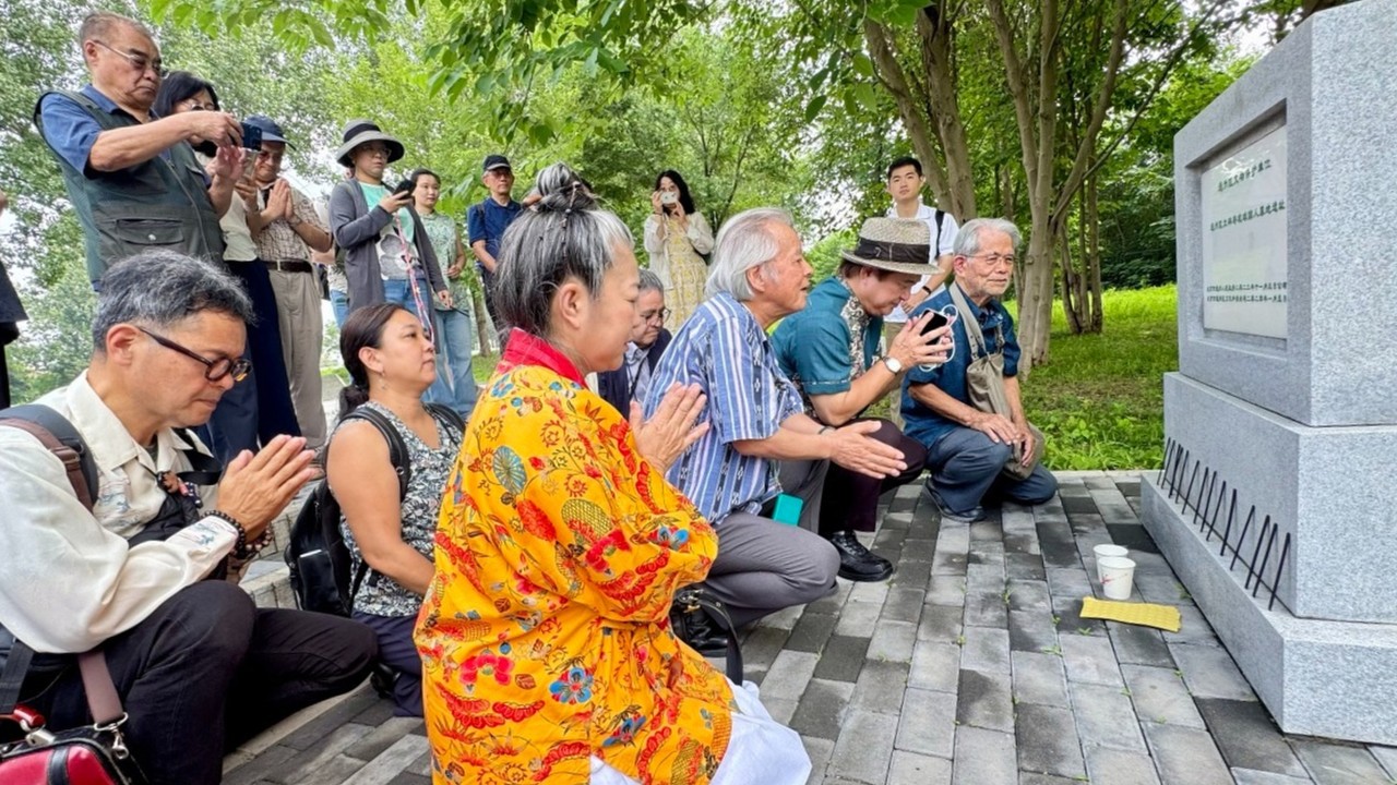 Okinawa heyeti Pekin'deki mezarlıkta: Japonya-Çin geriliminde bir denge hamlesi mi