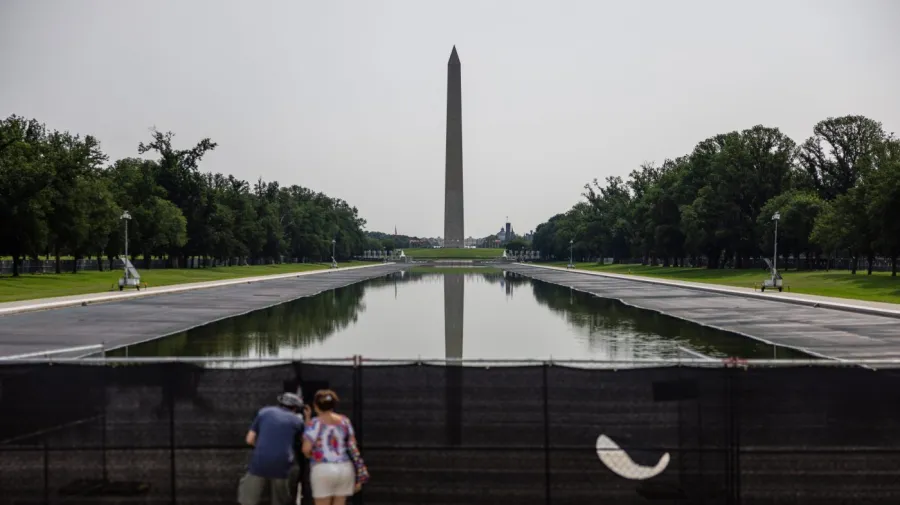 Olimpiyatçı, Reflecting Pool suçlamalarına karşı koruma talebinde bulundu