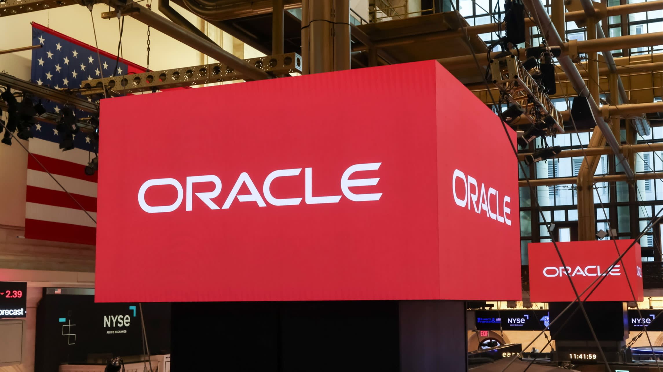 Oracle veri merkezi için 40 milyar dolar toplamayı planlıyor