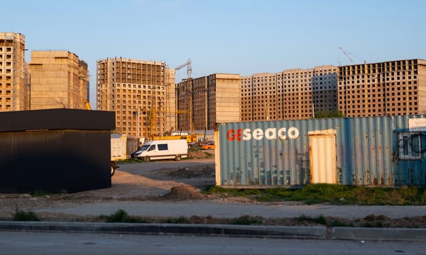 Orta Asya'da 'Eko-Brutalizm': Doğa ve Betonun Direnişi