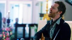 Oscar'lı Söz Yazarı Glen Hansard Trafik Kazasında Hayatını Kaybetti