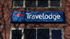 Otel görevlisi tacizciye kurbanın oda anahtarını verdi