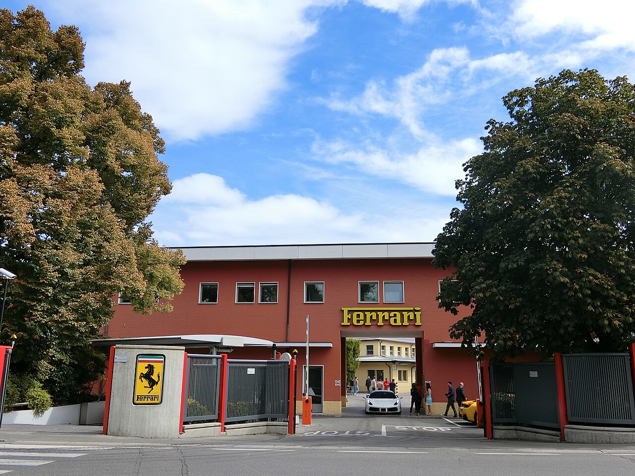 Özel Kredi Piyasasında Lüks Otomobil Çılgınlığı: Hedge Fon Ferrari Sahiplerini Hedef Alıyor