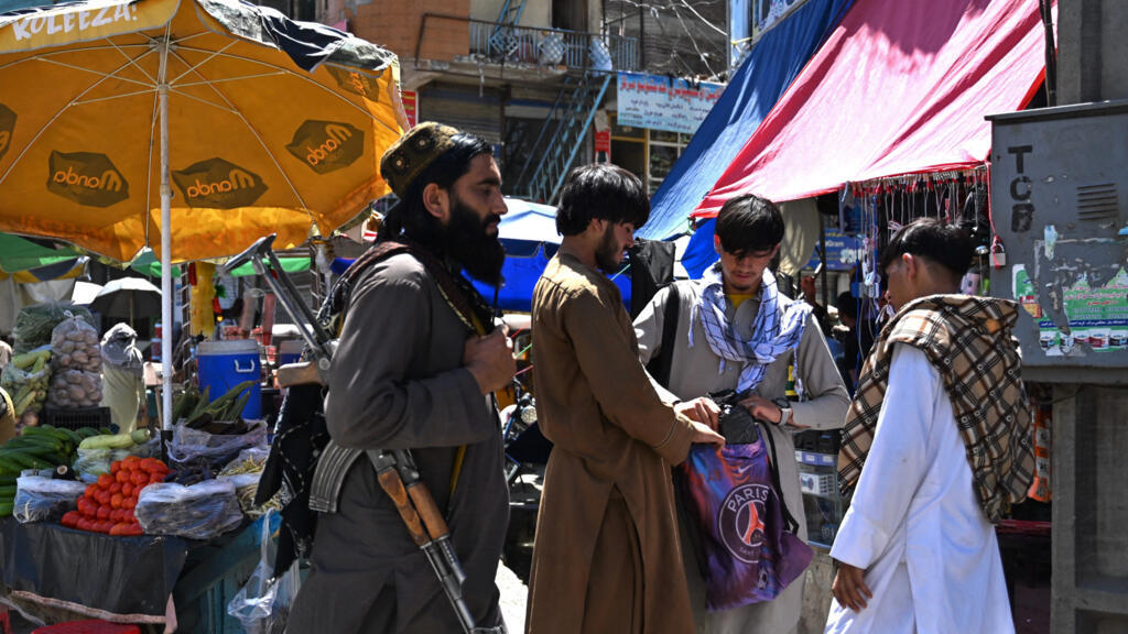 Pakistan Afganistan'daki hava saldırılarını yeniledi: Çok sayıda ölü var