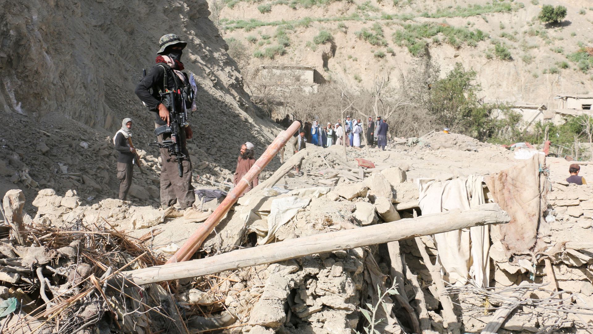 Pakistan'dan Afganistan'a hava saldırısı: En az 13 ölü