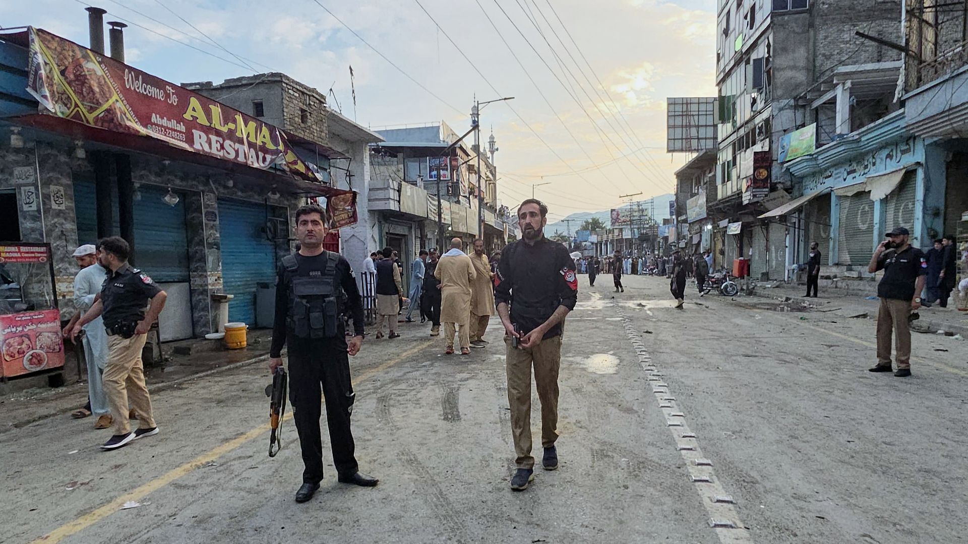 Pakistan'da anti-militan mitinge intihar saldırısı: En az 14 ölü