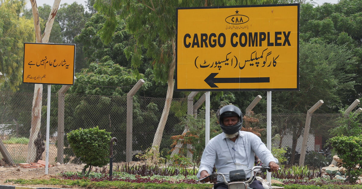Pakistan'da Kayıp Kargo Uçağının Enkazı Bulundu