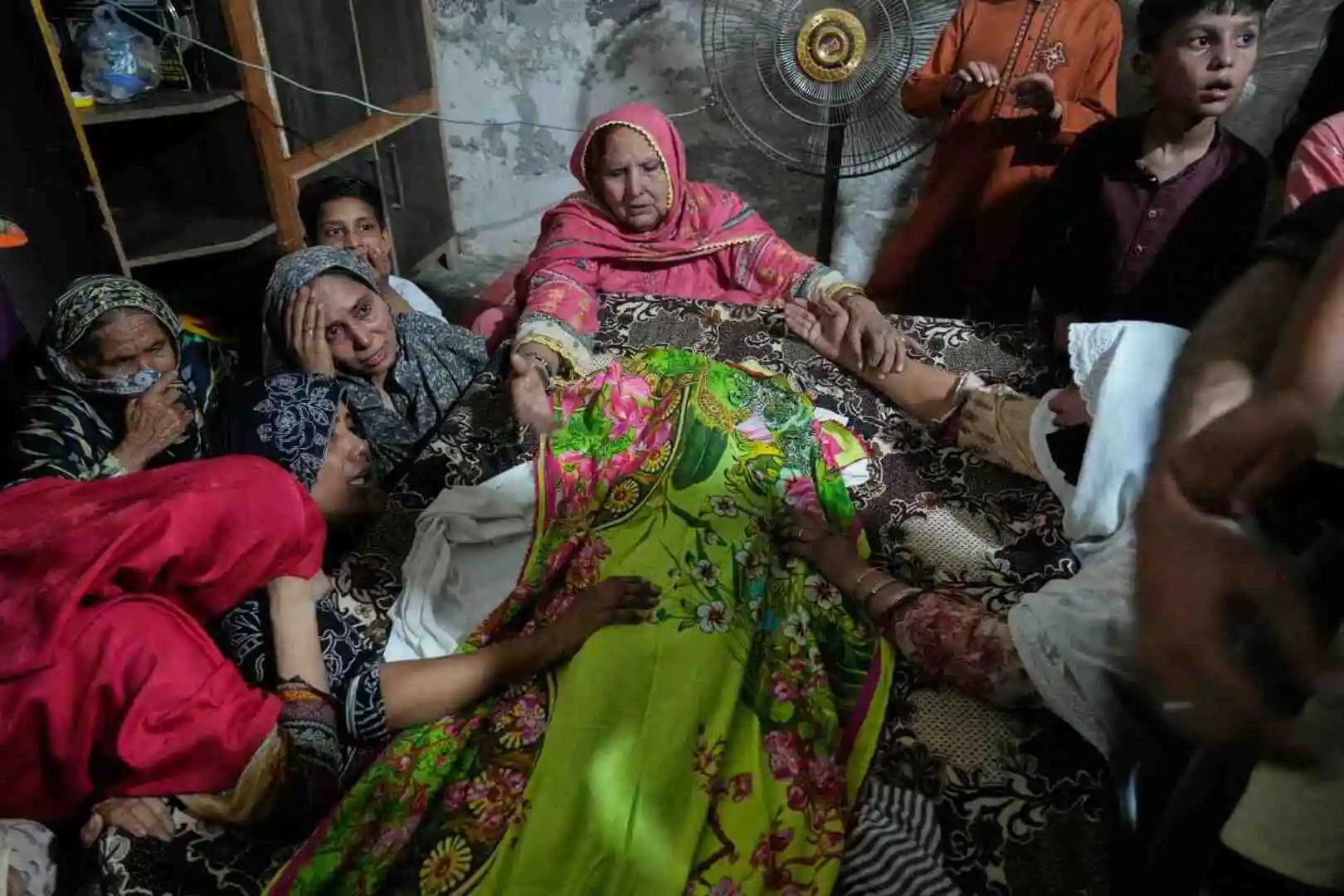 Pakistan’da dershane çatısı çöktü: 14 çocuk öldü, 20’den fazla yaralı var