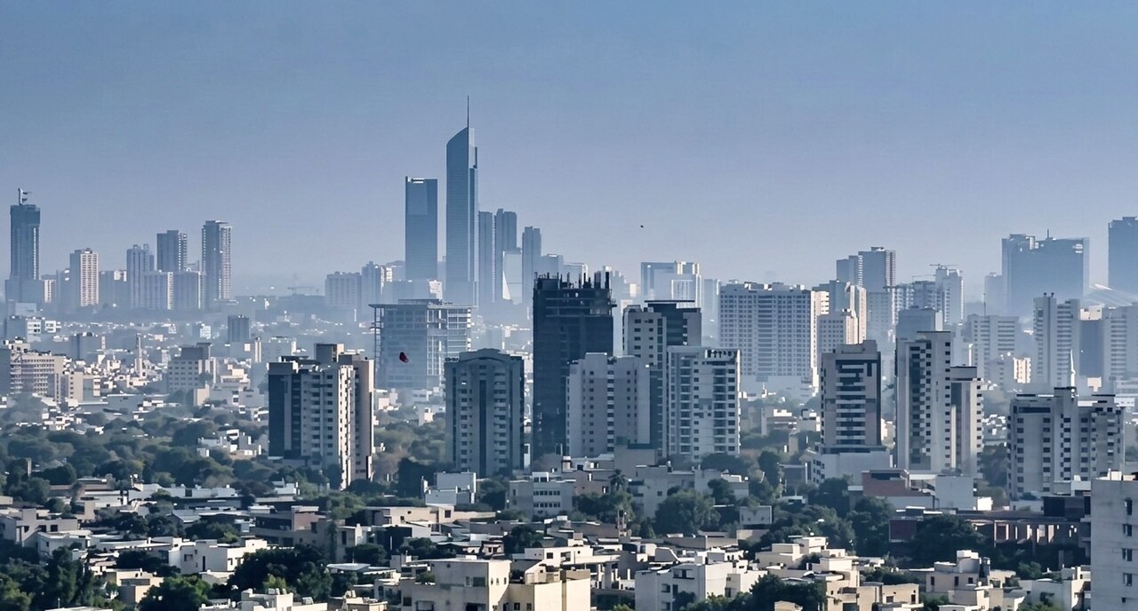 Pakistan'da Enflasyon Yavaşladı, Enerji Riskleri Belirsizliğini Koruyor