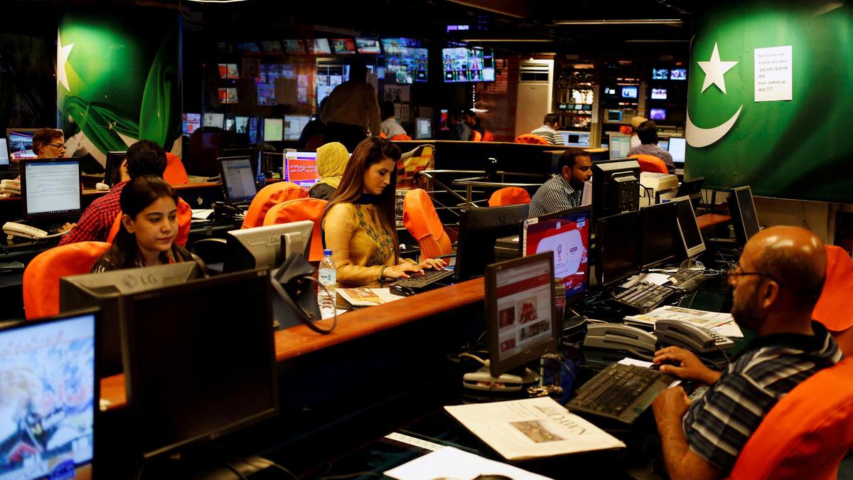 Pakistan'da Geo News'in yayın lisansı 15 gün askıya alındı