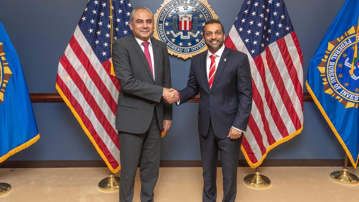 Pakistan İçişleri Bakanı ve FBI Direktörü Görüştü