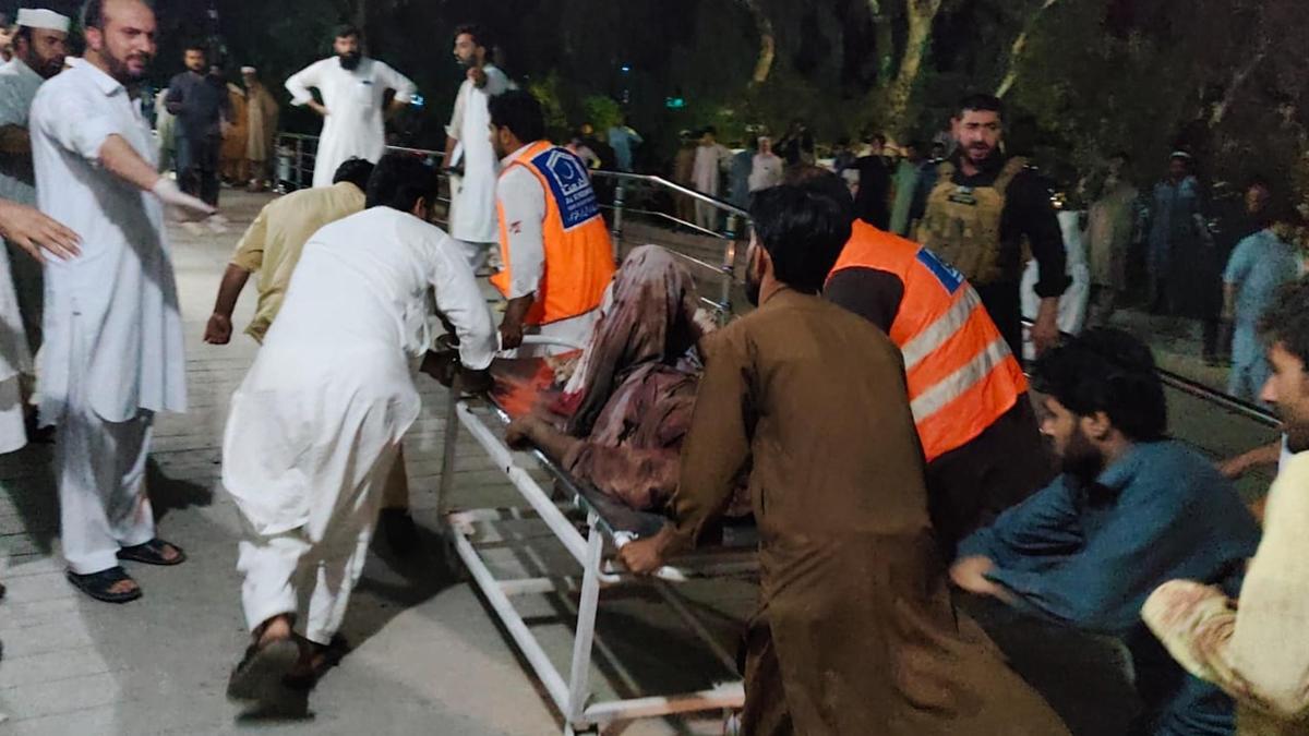 Pakistan'da İki Terör Saldırısı: 3 Polis Öldü, 34 Yaralı