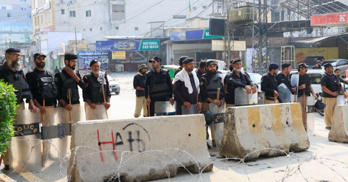 Pakistan'da İmran Han'ın Eyalet Hükümeti Askıya Alındı