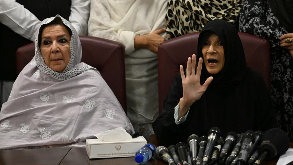 Pakistan'da İmran Han'ın Kız Kardeşleri Tutuklandı