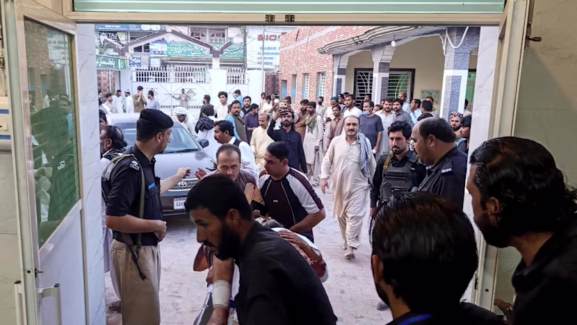 Pakistan'da İntihar Saldırısı Sonrası Ambulansa Ateş Açıldı: 12 Ölü