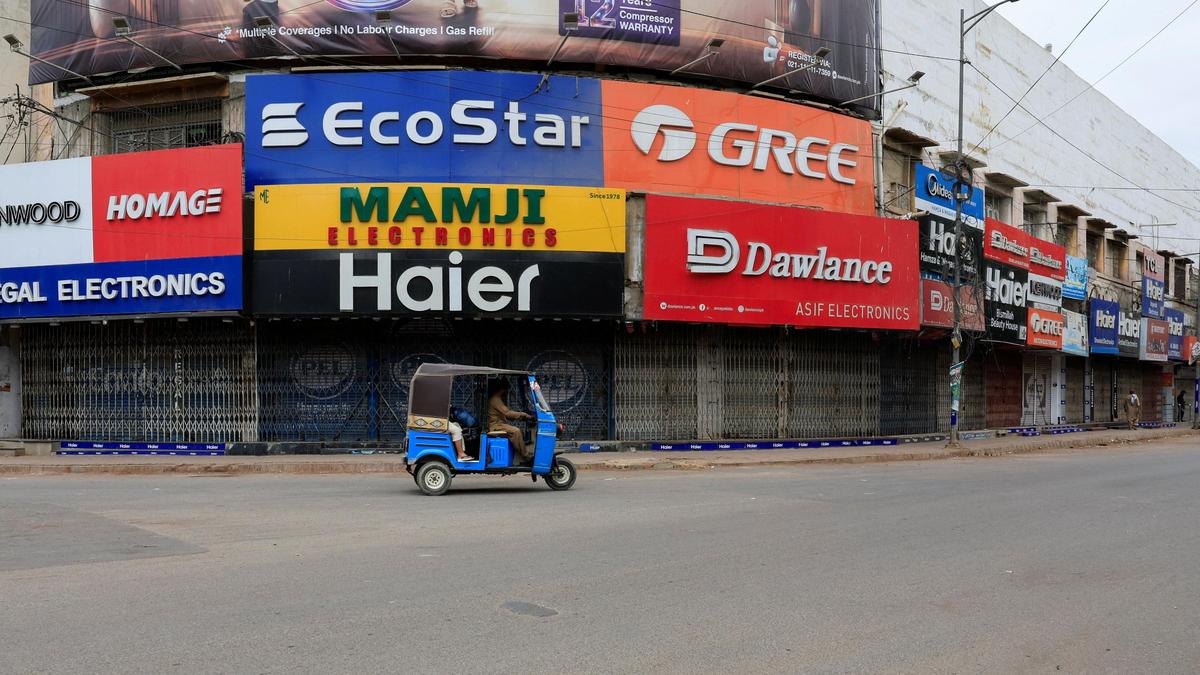 Pakistan'da Kemer Sıkma Tartışması: Batı Asya Gerilimi Ekonomiyi Vurdu