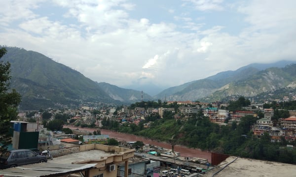 Pakistan Yönetimindeki Keşmir'de 'Sahte' Seçim Öfkesi: Güvenlik Güçleri Sıkıyönetim Uyguluyor
