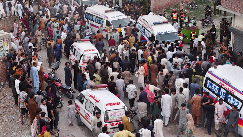 Pakistan'da Okul Binasının Çatısı Çöktü: 14 Çocuk Hayatını Kaybetti